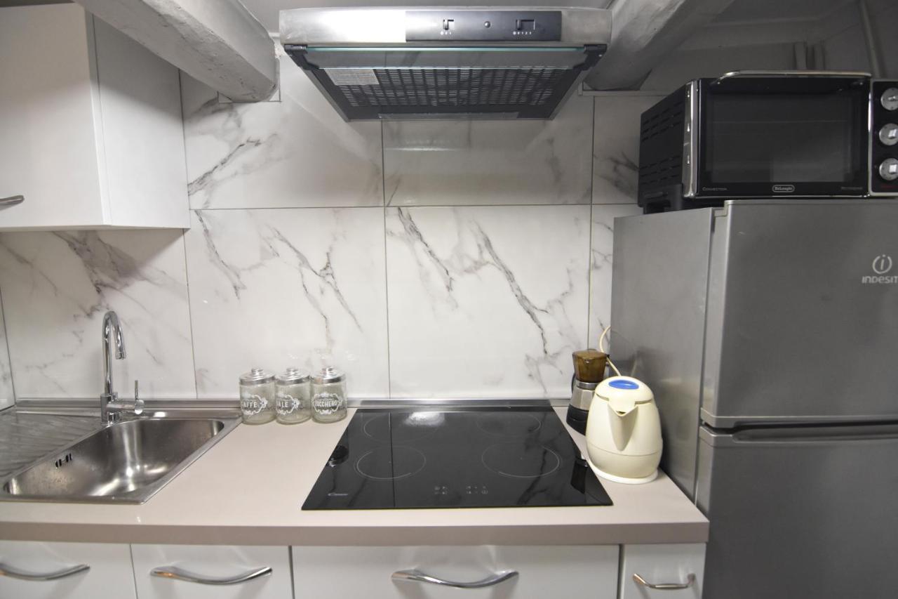 Lilliput Apartment เนเปิลส์ ภายนอก รูปภาพ