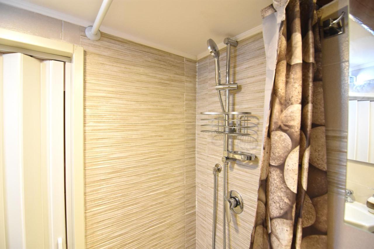 Lilliput Apartment เนเปิลส์ ภายนอก รูปภาพ